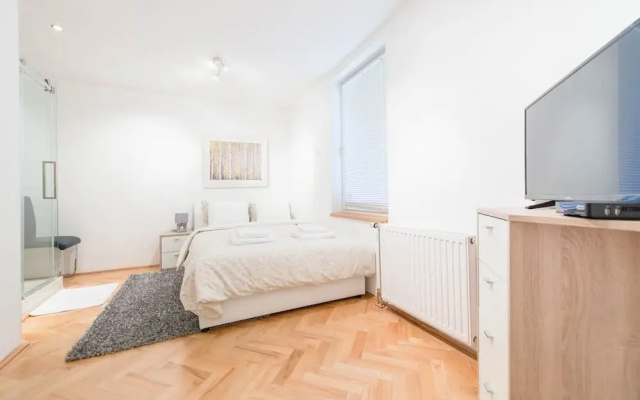 Venus Apartments - Loft Room Cosy II