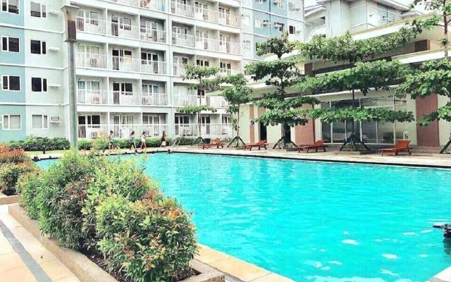 Staycation In QC Trees Residences