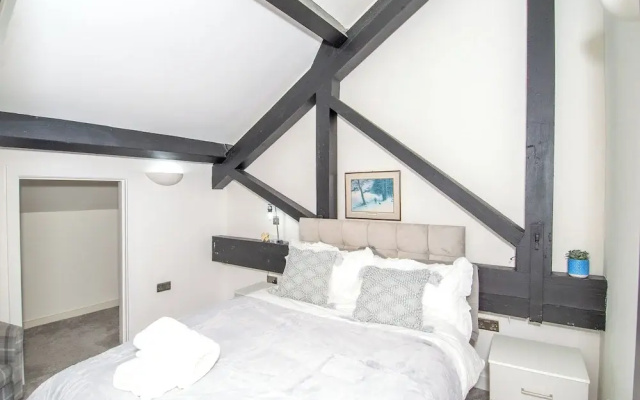 Apartment - Sleeps 4 - Parking - Workspace