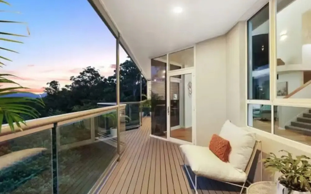 6 Bedroom Oasis in Burleigh Heads