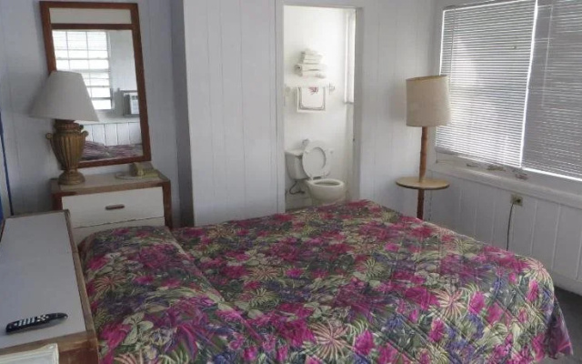 Royal Palms Motel