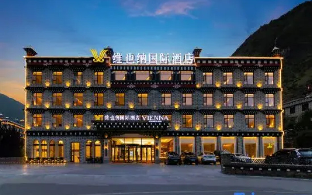Vienna International Hotel (Daocheng Aden Scenic Area)