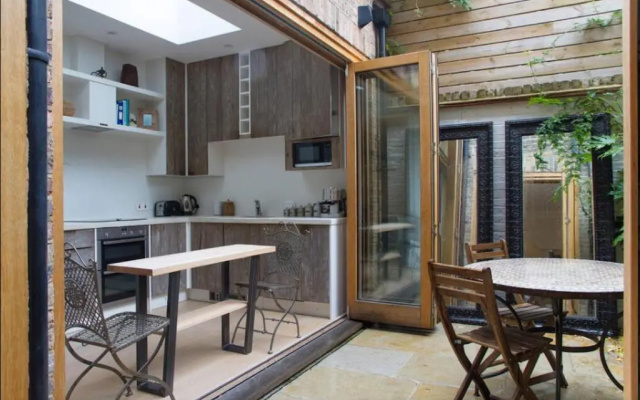 Stylish One Bedroom Chelsea Apartment