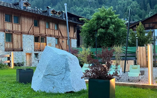 Camelot Luxury Houses Horses
