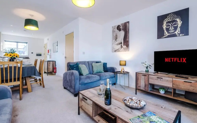 Modern House Ideal for Contractors Sleeps 8