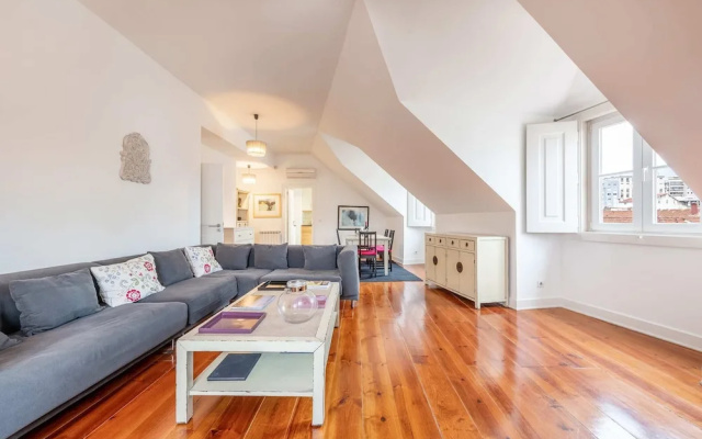 Rustic-style Apt Near Bairro Alto