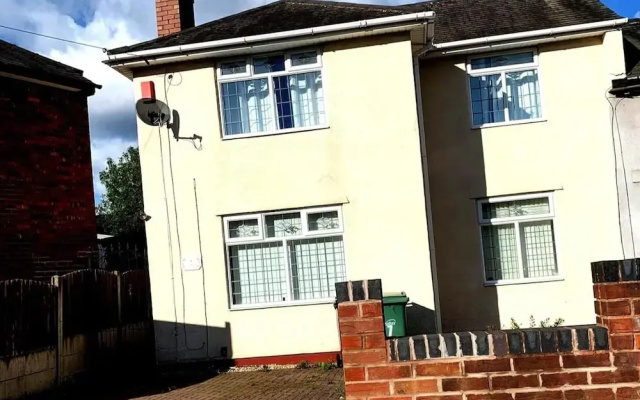 Charming 3BR House - Wifi, Parking, Pet Friendly