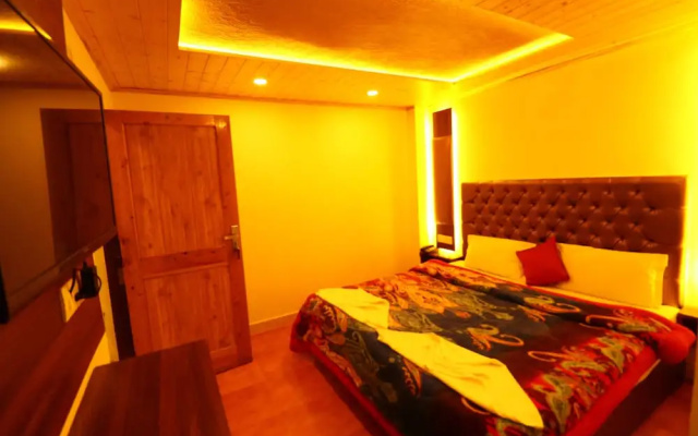 Anandam Near Mall Road