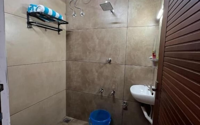 Little Chandhana Guest House
