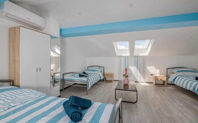 Beautiful Home in Brzac With Wifi and 2 Bedrooms