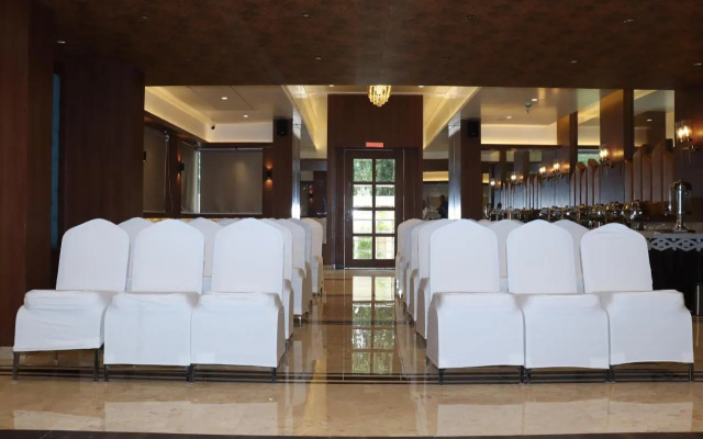 Hotel Golden Nest - Thane