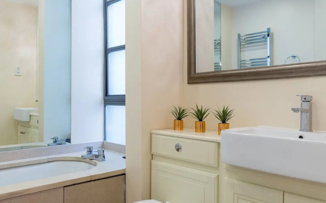 Spacious 2-bedroom Apartment in Mayfair