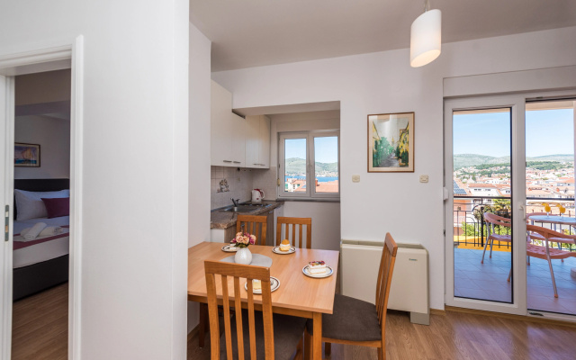 Apartment Karlo 220m from the beach