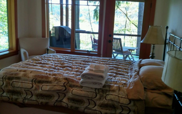 Goss Lake Chalet