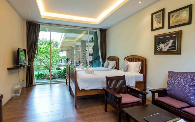 Отель Feung Nakorn Balcony Rooms And Cafe Бангкок комната для гостей