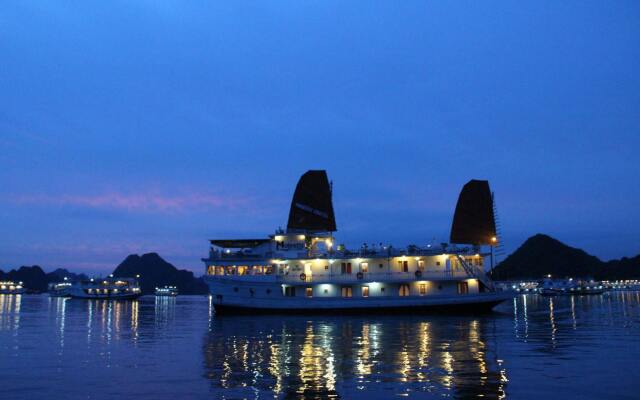Отель Majestic Halong Cruise вид на фасад