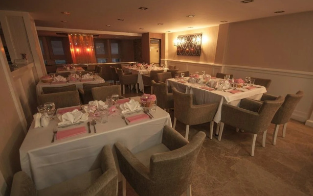 Saros Hotel