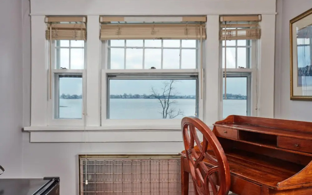 Inn at Longshore