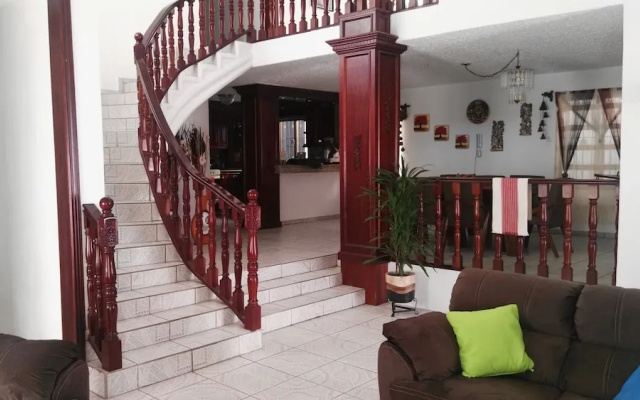Lia Ajijic - Lakeside B&B