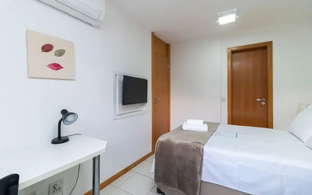 Apt Facing Lake Paranoa - Clr314