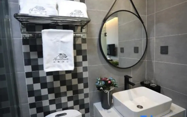 Amour Hotel