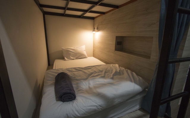 All Day Hostel Бангкок комната для гостей
