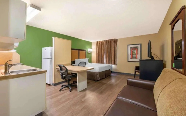 Extended Stay America Select Suites Chicago Downers Grove