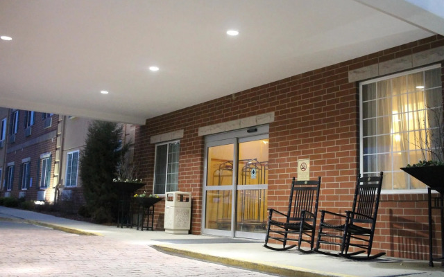 Best Western Plus Des Moines West Inn & Suites