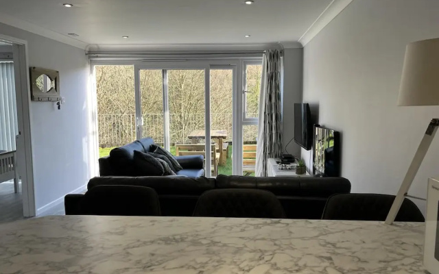 2 Bed Villa Sleeps 4 - Wifi, Garden, Sea Views