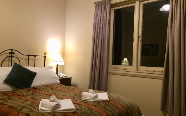 Albatross Inn Bed and Breakfast