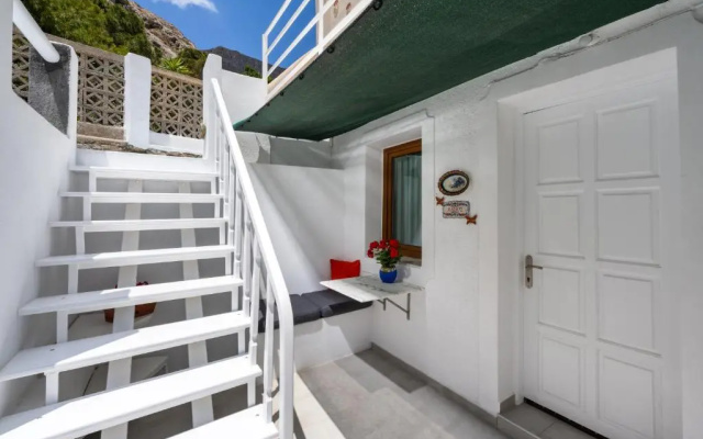 Moschatos Beach House