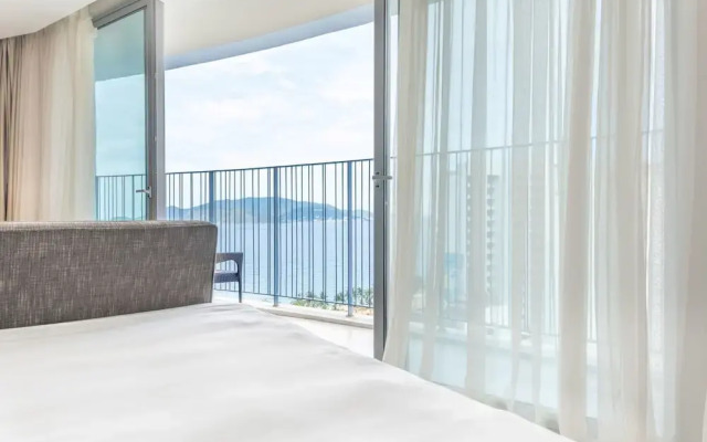 LYN Panorama Beachfront Studio