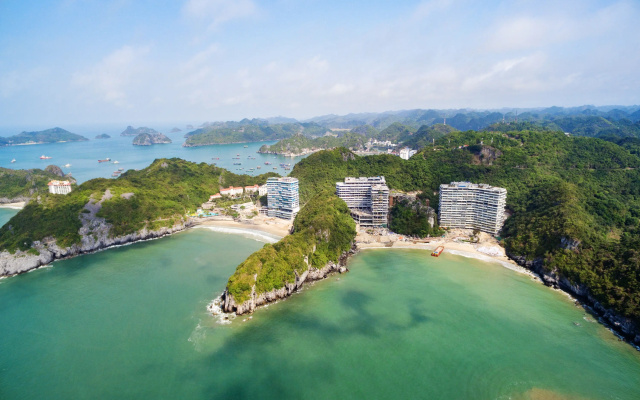 Курортный отель Flamingo Premium Cat Ba Beach Resort