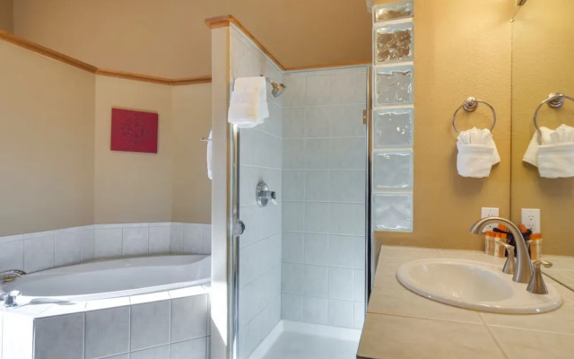 1 Mi to Keystone Lifts: Hot Tub Haven w/ Mtn Views