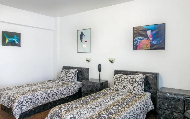 Tropics Hotel