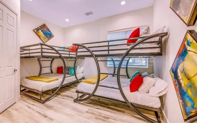 The Royal Bahamian- Pickleball Golf Sleeps 20