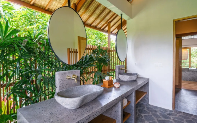 Villa Kauh - Luxury Tropical 5BR Villa