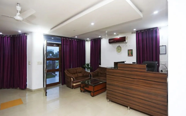 OYO 18648 Raj Inn