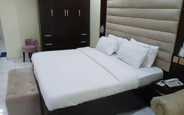 Golden Top Hotel