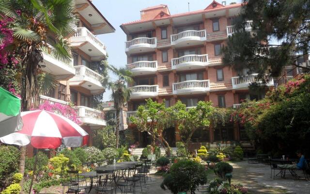Отель Nirvana Garden Hotel Непал, Катманду - отзывы, цены и фото номеров - забронировать отель Nirvana Garden Hotel онлайн вид на фасад