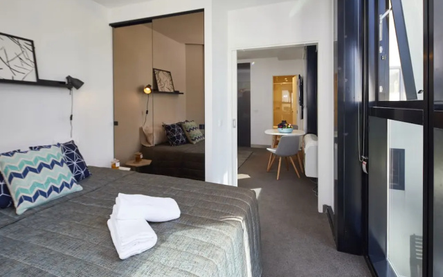 Stylish One Bedroom With Urban Convenience