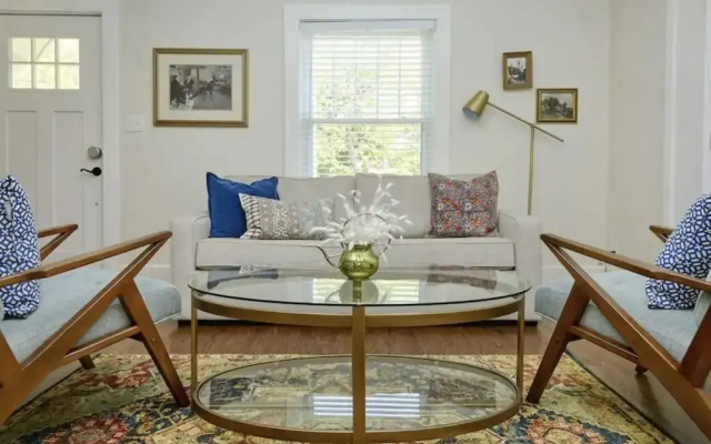 Beautiful 5BR Close to Downtown!Prime Derby House!