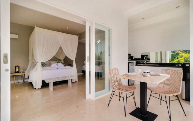Limitless Jungle Villas Complex, 5 BR, Ubud With Staff