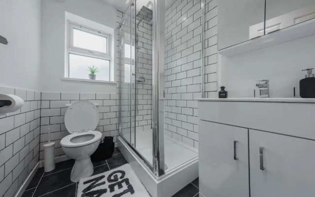 Newly Refurbished Sylish Hull 3 Bed Apartment