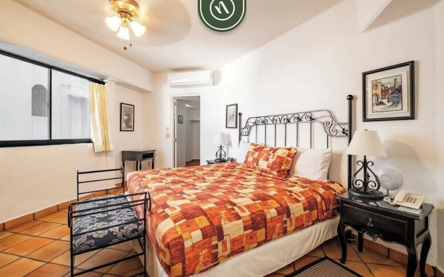 Amazing 2 BR Condo Overlooking the Pool - Romantic Zone