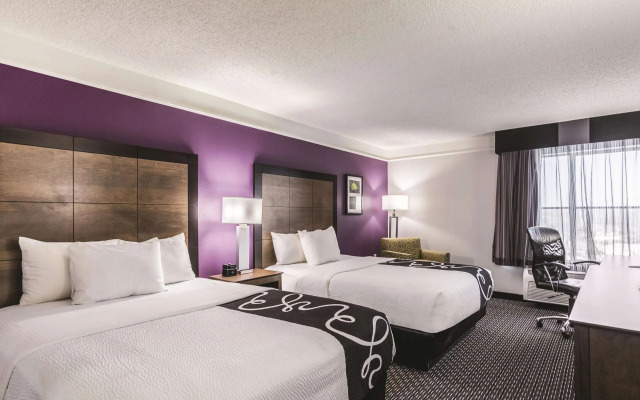 La Quinta Inn & Suites by Wyndham Cincinnati Sharonville