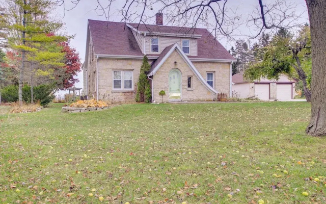 Lakefront Algoma Home w/ Deck, Grill & Fireplace
