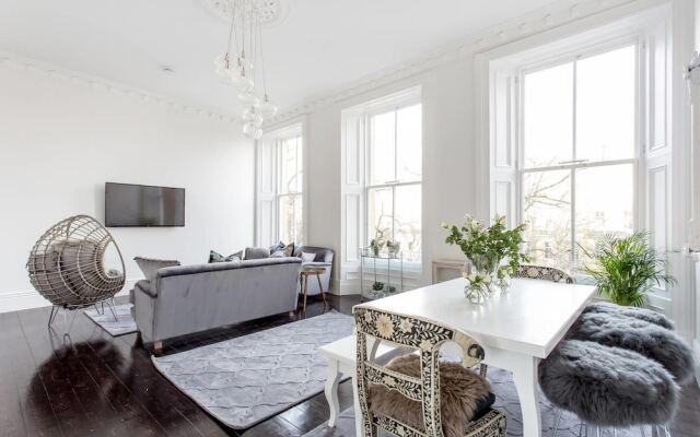 Отель Luxury 4-bedroom Townhouse in Prestigious West End Глазго комната для гостей