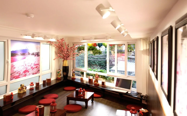 Tomodachi House