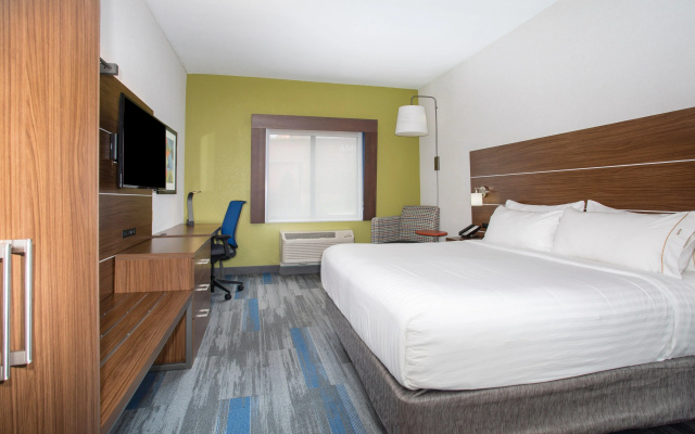 Holiday Inn Express Kansas City - at the Legends